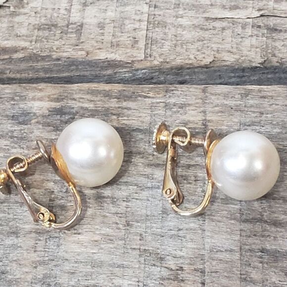 VINTAGE Screw-back Faux Pearl Earrings - Picture 4 of 6